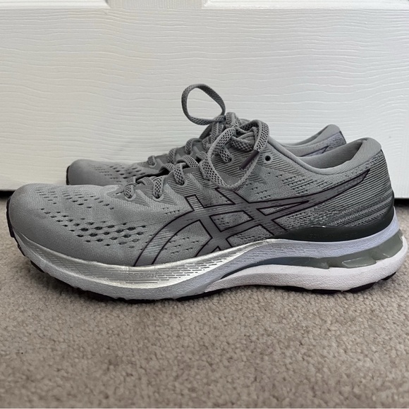 Asics Gel-Kayano 28 Women’s Sz 10 Running Shoes Gray Low-Top Athletic Sneakers - Picture 4 of 11